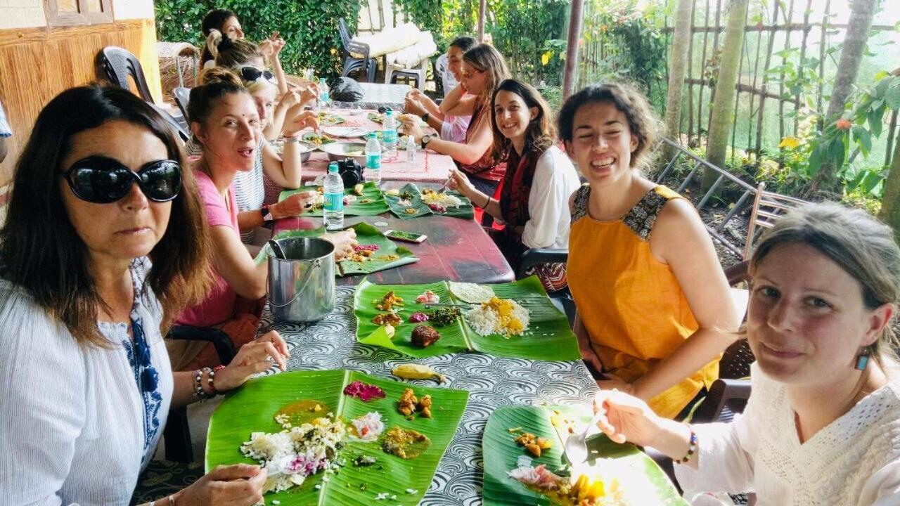 Abru'S Holidays International Travelers Alappuzha 外观 照片
