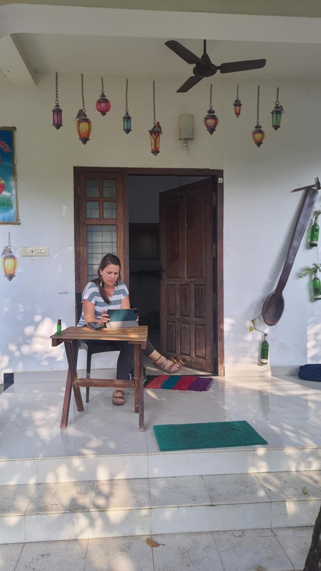 Abru'S Holidays International Travelers Alappuzha 外观 照片