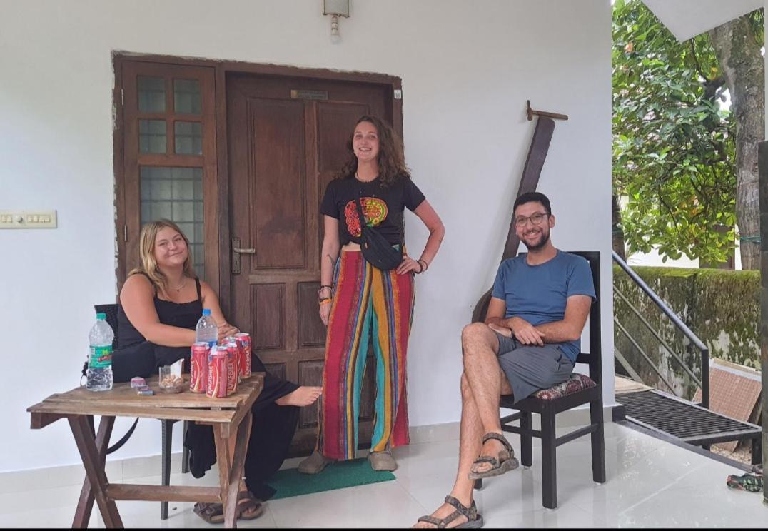 Abru'S Holidays International Travelers Alappuzha 外观 照片