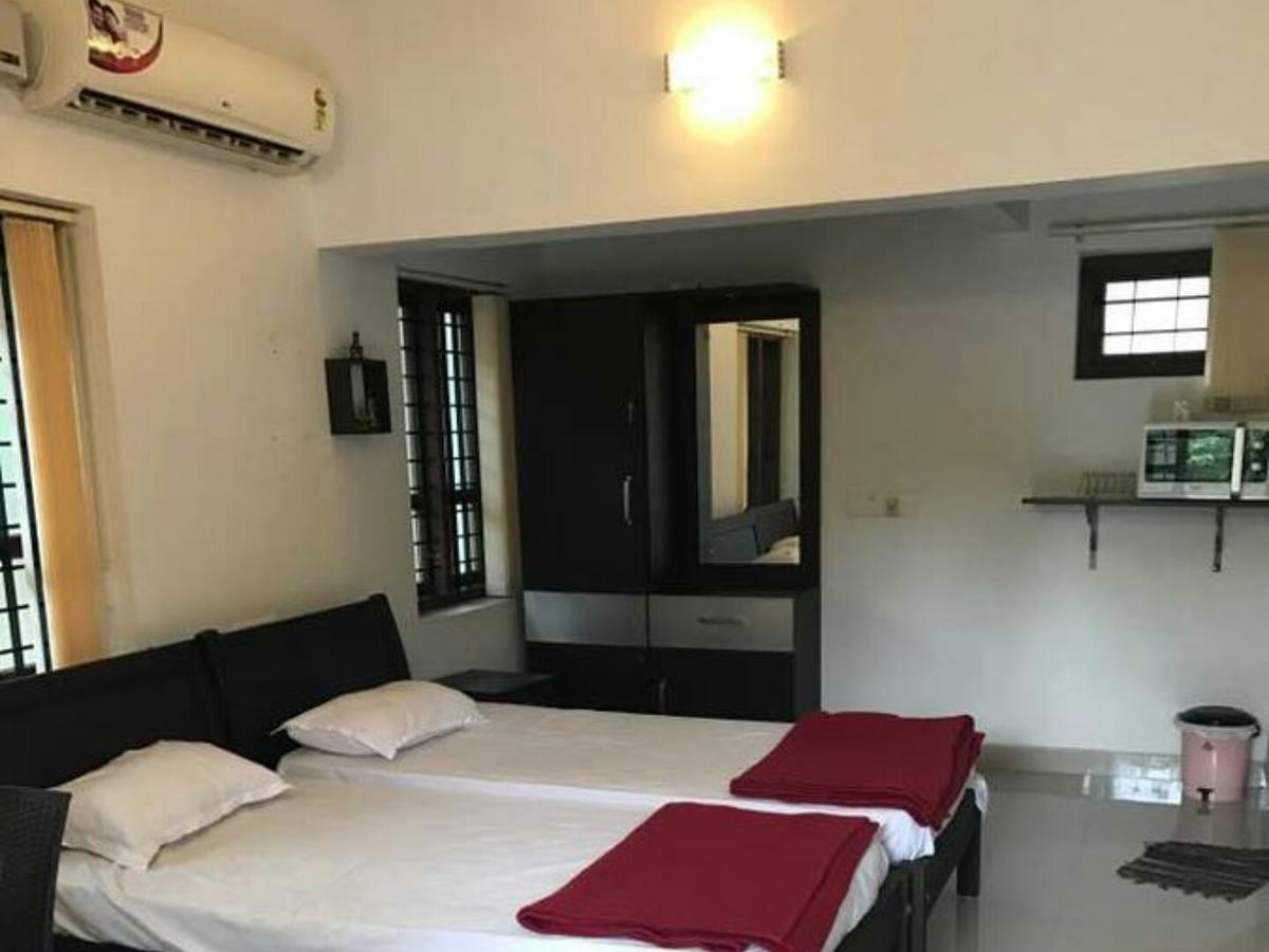 Abru'S Holidays International Travelers Alappuzha 外观 照片