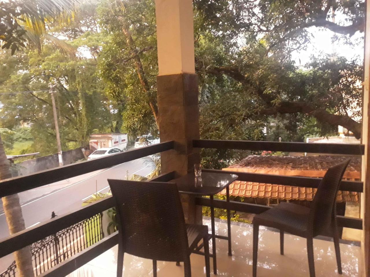 Abru'S Holidays International Travelers Alappuzha 外观 照片