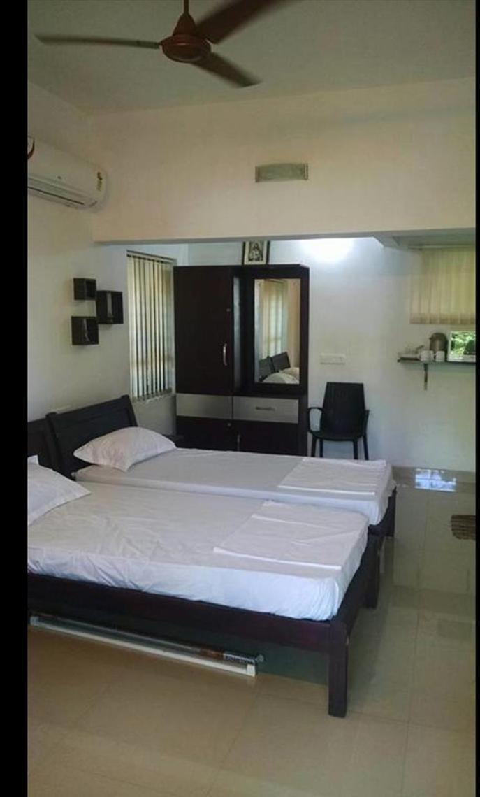 Abru'S Holidays International Travelers Alappuzha 外观 照片